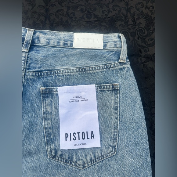 NWT PISTOLA Charlie High Rise straight size 31
Inseam 26 crop raw
100% cotton - Picture 4 of 7